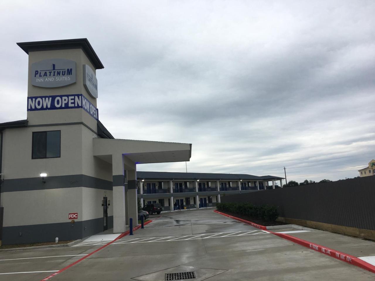 Platinum Inn And Suites Houston Exterior photo